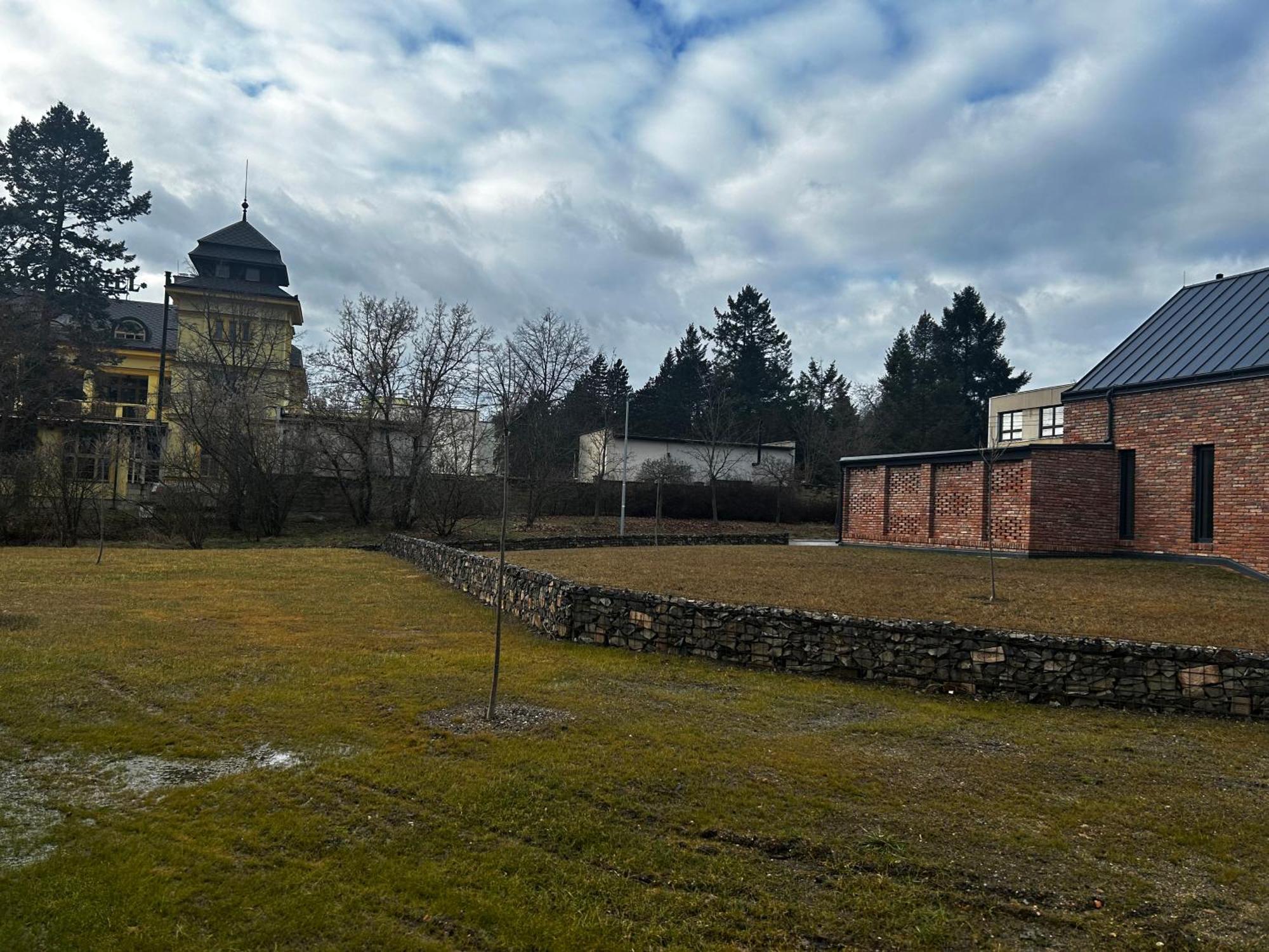 Hotel Palace Cinema Jíloviště Esterno foto